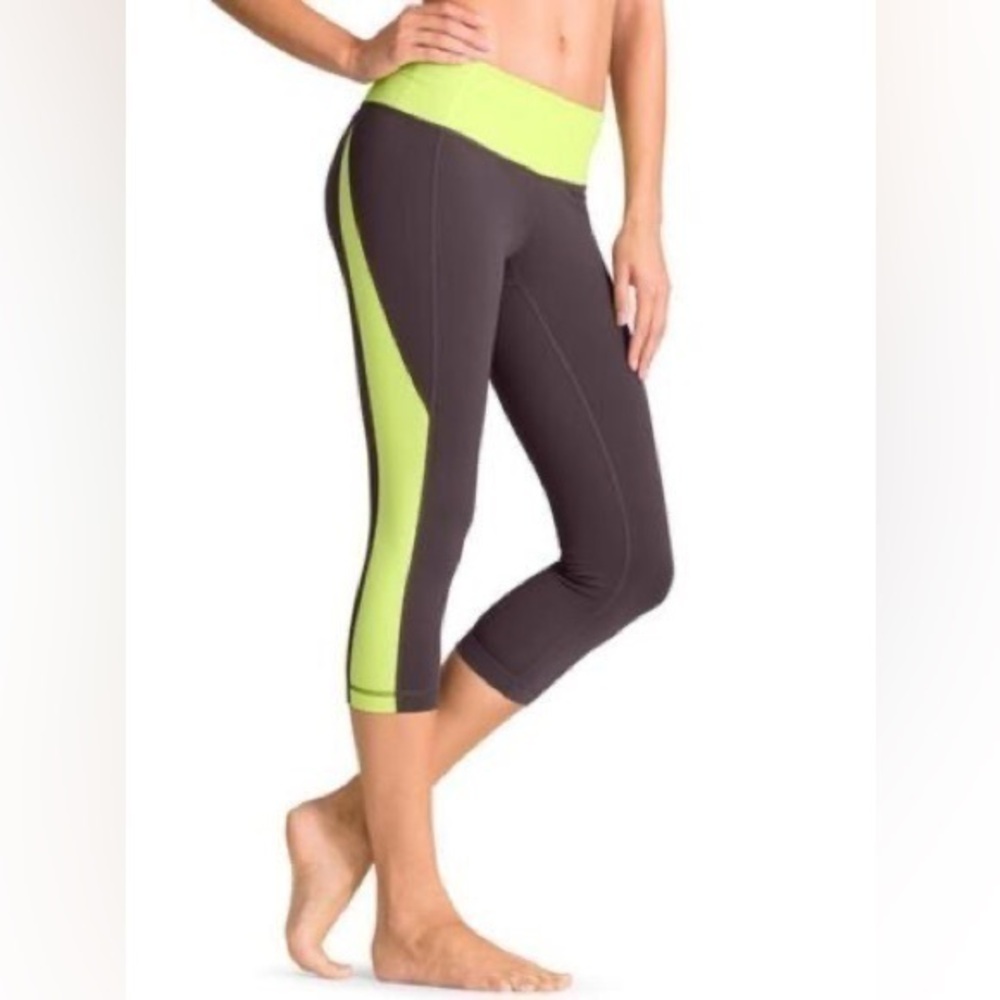 Athleta Splits Relevation Capri Leggings (Size Medium) - Picture 3 of 8